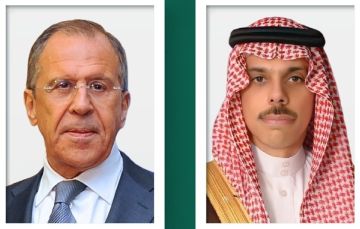 فيصل بن فرحان يناقش هاتفيا مع وزير خارجية روسيا مجريات الأوضاع في المنطقة