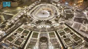 جموع المصلين يؤدون صلاتي العشاء والتراويح في المسجد الحرام ليلة 27 من رمضان جموع المصلين يؤدون صلاتي العشاء والتراويح في المسجد الحرام ليلة 27 من رمضان