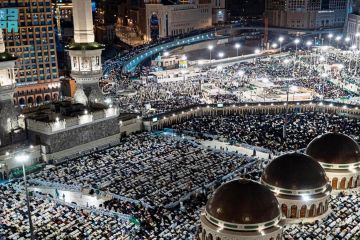 إقامة صلاتي التراويح والتهجد في أول ليلة من العشر الأواخر لشهر رمضان