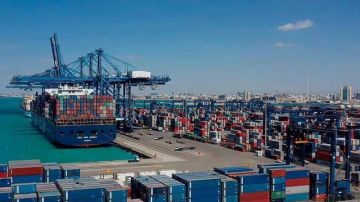 ربط بحري بين المملكة والبحرين عبر ميناء الملك عبدالعزيز ربط بحري بين المملكة والبحرين عبر ميناء الملك عبدالعزيز