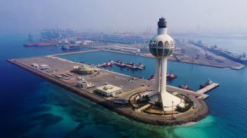 رفع الطاقة الاستيعابية لبوابات ميناء جدة الإسلامي من 10 إلى 18 مسارا رفع الطاقة الاستيعابية لبوابات ميناء جدة الإسلامي من 10 إلى 18 مسارا