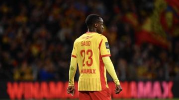 سعود عبدالحميد أساسيا مع لانس أمام أنجيه سعود عبدالحميد أساسيا مع لانس أمام أنجيه