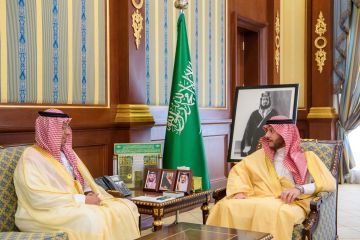 نائب أمير المدينة يناقش مستهدفات السياحة بالمنطقة