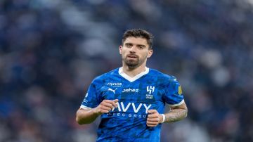 الهلال يفقد تمبكتي ونيفيز أمام النجمة