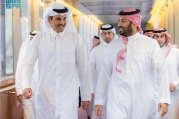 سمو أمير دولة قطر يصل إلى جدة وسمو ولي العهد في مقدمة مستقبليه