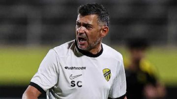 كونسيساو يوبخ لاعبي الاتحاد بعد الديربي وينتقد رايكوفيتش بسبب الأخطاء الكارثية كونسيساو يوبخ لاعبي الاتحاد بعد الديربي وينتقد رايكوفيتش بسبب الأخطاء الكارثية