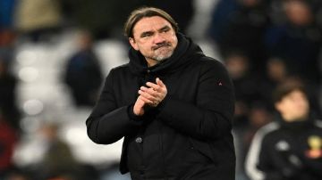 الاتحاد الإنجليزي يوقف مدرب ليدز ويغرمه