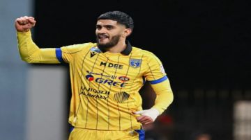 وليد الأحمد يجري عملية جراحية وليد الأحمد يجري عملية جراحية