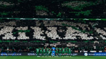 تغريم الأهلي 30 ألف ريال بعد مخالفة جماهيرية أمام الهلال تغريم الأهلي 30 ألف ريال بعد مخالفة جماهيرية أمام الهلال