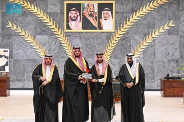 محافظ الطائف يشهد توقيع اتفاقية بين غرفة الطائف ومؤسسة أريا سفن لإطلاق برنامج نفس محافظ الطائف يشهد توقيع اتفاقية بين غرفة الطائف ومؤسسة أريا سفن لإطلاق برنامج نفس