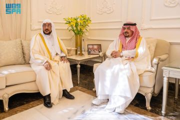فيصل بن بندر يزور الشيخ عبداللطيف آل الشيخ