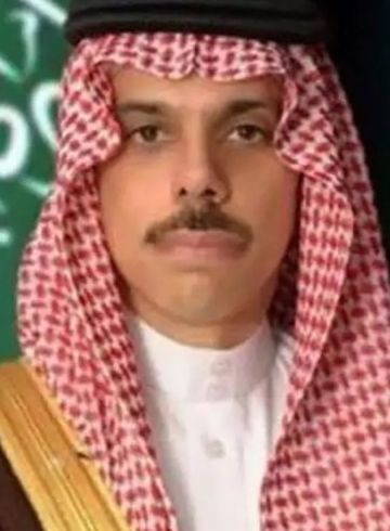 وزير الخارجية يبحث التطورات مع نظرائه بـ 4 دول