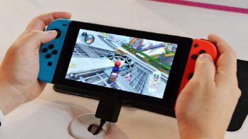 رئيس فالكونز: هناك موظفين متخصصين في تصنيف الألعاب بحسب الأعمار.. فيديو