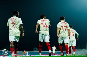 ضمك يتغلب على الرياض بثلاثية تاريخية ويخرج من منطقة الهبوط