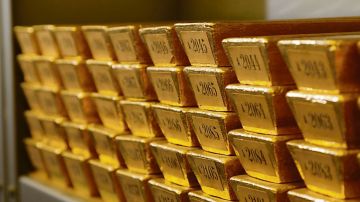 الذهب ينخفض دون 5000 دولار مع التضخم وتداعيات الفائدة