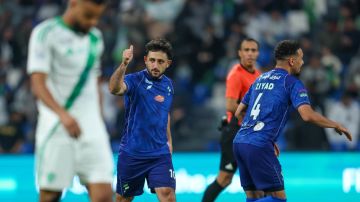 غياب العنزي وفارغاس يربك تشكيلة الفتح أمام الهلال