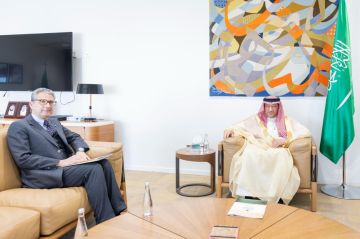 نائب وزير الخارجية يستقبل سفير جمهورية إيطاليا لدى المملكة نائب وزير الخارجية يستقبل سفير جمهورية إيطاليا لدى المملكة