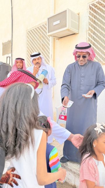 العيدية النقدية : مصدر فرح للصغار وابتسامة للكبار