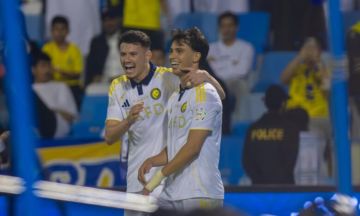 النصر يعبر الخليج بخماسية ويعزز صدارته لـ روشن