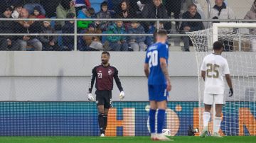 العويس يحصد جائزة أفضل لاعب بمواجهة الأخضر وصربيا العويس يحصد جائزة أفضل لاعب بمواجهة الأخضر وصربيا