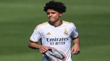 رونالدو جونيور يشارك في تدريبات ريال مدريد تحت 16 عاما رونالدو جونيور يشارك في تدريبات ريال مدريد تحت 16 عاما