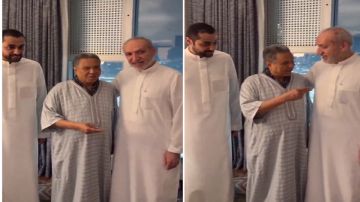 محمد عبده يبدي سعادته بدخول عاملين لديه في الإسلام ويصطحبهما لمكة.. فيديو محمد عبده يبدي سعادته بدخول عاملين لديه في الإسلام ويصطحبهما لمكة.. فيديو