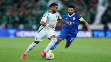 ناقد رياضي: أقل نسخة من سالم الدوسري أفضل من محرز.. فيديو ناقد رياضي: أقل نسخة من سالم الدوسري أفضل من محرز.. فيديو