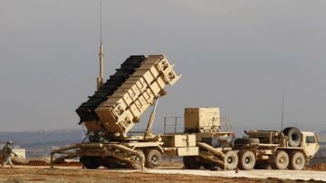 وزارة الدفاع: رصد إطلاق 3 صواريخ باليستية باتجاه منطقة الرياض وزارة الدفاع: رصد إطلاق 3 صواريخ باليستية باتجاه منطقة الرياض