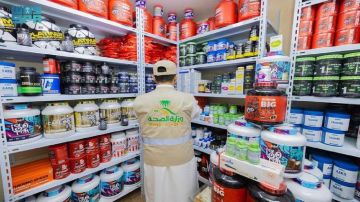 الصحة تضبط مخالفين يروجون لأدوية إنقاص الوزن وهرمونات ومواد بيبتيدية غير آمنة الصحة تضبط مخالفين يروجون لأدوية إنقاص الوزن وهرمونات ومواد بيبتيدية غير آمنة