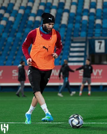 الهلال يعاود تدريباته والرباعي المصاب يواصل برامجه الهلال يعاود تدريباته والرباعي المصاب يواصل برامجه