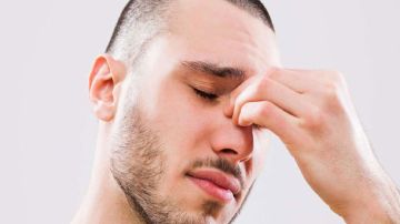 سبب الشعور بصداع الجيوب الأنفية.. فيديو