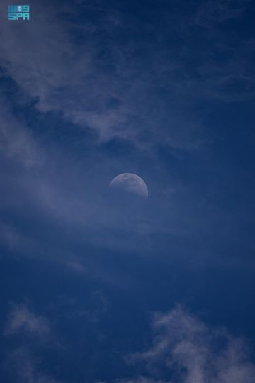 التربيع الأول لقمر شهر شوال يزين سماء المملكة