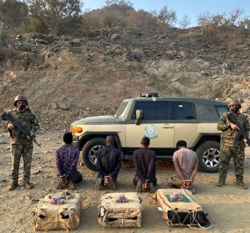 القبض على (4) مخالفين لنظام أمن الحدود لتهريبهم (111,750) قرصا خاضعا لتنظيم التداول الطبي