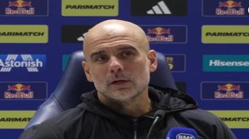 جوارديولا يهاجم جماهير ليدز بعد صافرات الاستهجان على اللاعبين الصائمين.. فيديو