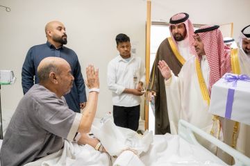 وكيل إمارة القصيم يعايد المرضى المنومين بتخصصي الملك فهد في بريدة وكيل إمارة القصيم يعايد المرضى المنومين بتخصصي الملك فهد في بريدة