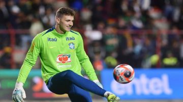 إصابة أليسون تمنح بينتو فرصة ثمينة مع البرازيل إصابة أليسون تمنح بينتو فرصة ثمينة مع البرازيل