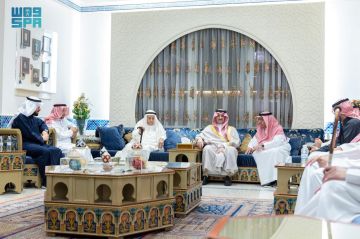 أمير الشرقية ونائبه يقدمان التعازي لأسرة الجميح