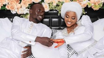 عائشة تامبا.. من هي زوجة ساديو ماني التي خطفت الأنظار في الحرم النبوي ؟