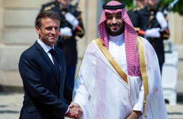 ماكرون وبن سلمان يؤكدان ضرورة الكف عن تهديد الأمن الإقليمي والدولي ماكرون وبن سلمان يؤكدان ضرورة الكف عن تهديد الأمن الإقليمي والدولي