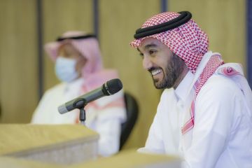 وزير الرياضة يعتمد جولة يوم العلم في مسابقات الدوري السعودي