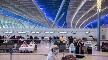 الداخلية تخصص الرقم 992 لتواصل الخليجيين العالقين في مطارات المملكة الداخلية تخصص الرقم 992 لتواصل الخليجيين العالقين في مطارات المملكة