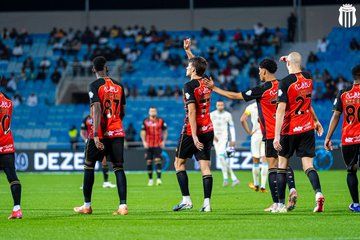 الرياض يقلب الطاولة على الاتحاد بثلاثية