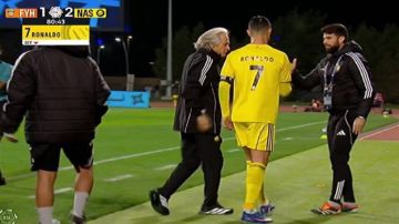 رونالدو يحتفظ بشارة القيادة بعد تبديله ويتجاهل منحها لزملائه رونالدو يحتفظ بشارة القيادة بعد تبديله ويتجاهل منحها لزملائه