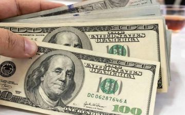 استقرار الدولار عند مستويات مرتفعة مدعوما بالطلب على الملاذ الآمن