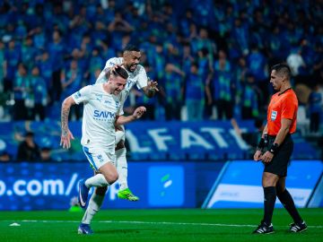 الهلال يهزم الفتح ويصعد لوصافة الترتيب