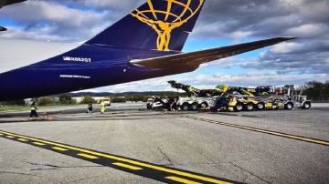 انحراف طائرة شحن في مطار بيرمينغهام الأمريكي.. صور انحراف طائرة شحن في مطار بيرمينغهام الأمريكي.. صور