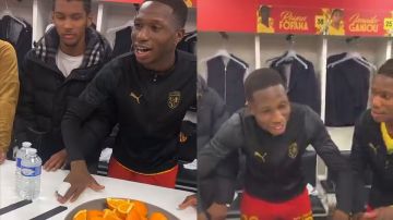 سعود عبد الحميد يغني بالفرنسية بعد فوز فريقة وتصدره للدوري الفرنسي.. فيديو