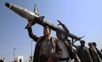 وول ستريت جورنال: الرياض تحاول منع الحوثيين من المشاركة بالصراع في الشرق الأوسط وول ستريت جورنال: الرياض تحاول منع الحوثيين من المشاركة بالصراع في الشرق الأوسط