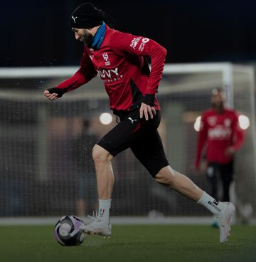 الهلال يعلن مشاركة كريم بنزيما في التدريبات الجماعية