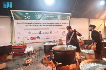 المطبخ المركزي التابع لمركز الملك سلمان للإغاثة يواصل تقديم الوجبات الغذائية في قطاع غزة المطبخ المركزي التابع لمركز الملك سلمان للإغاثة يواصل تقديم الوجبات الغذائية في قطاع غزة
